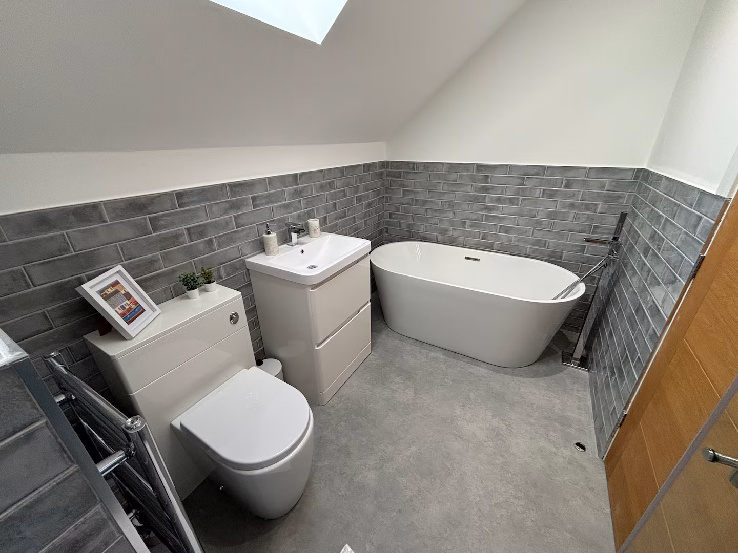 Full Bathroom